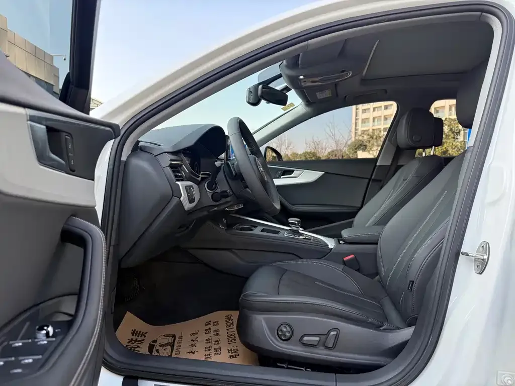 Audi A4L 2021 из CN, фото 4