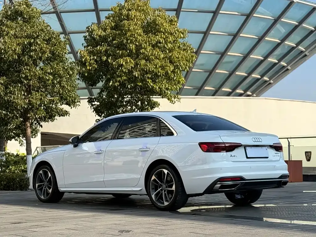Audi A4L 2021 из CN, фото 8