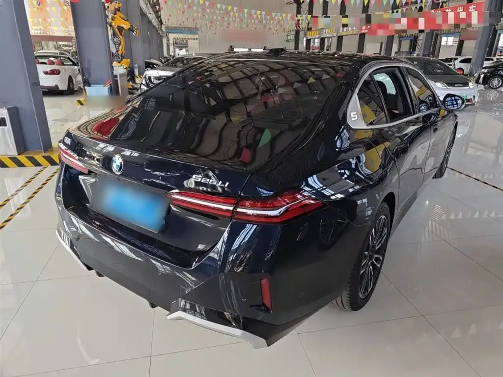 BMW 5 Series 2025 из CN, фото 6