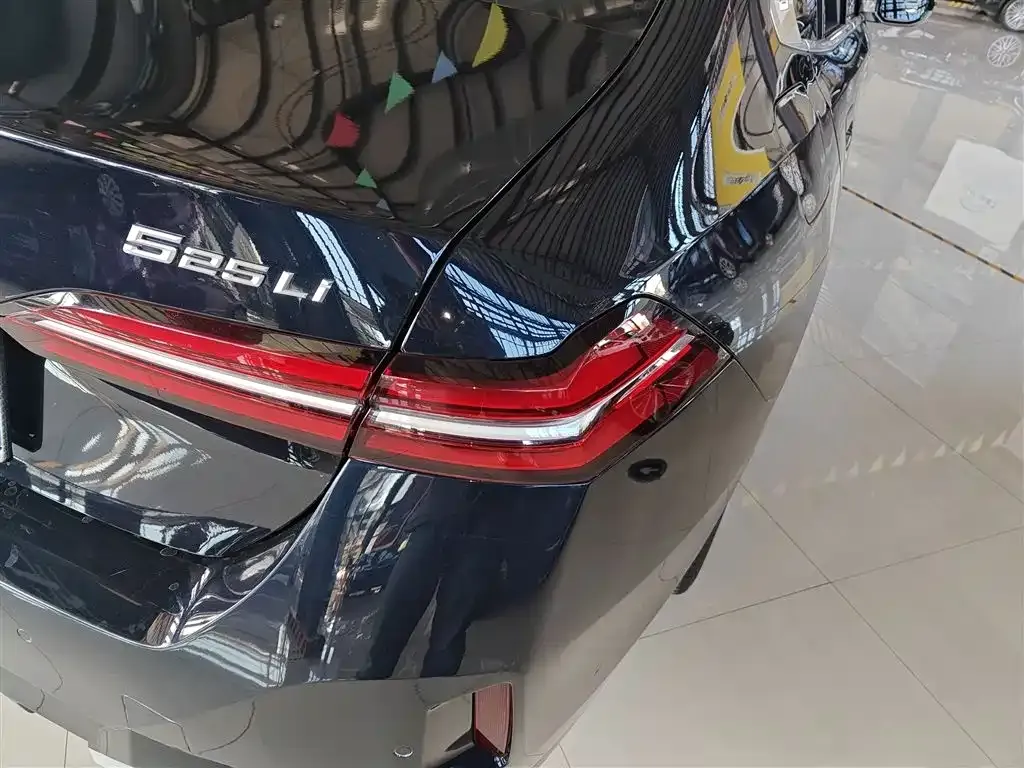 BMW 5 Series 2025 из CN, фото 3