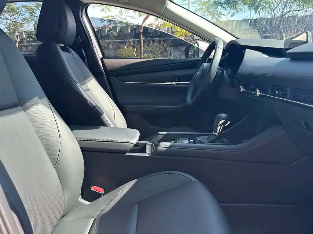 Mazda 3 Axela 2023 из CN, фото 8