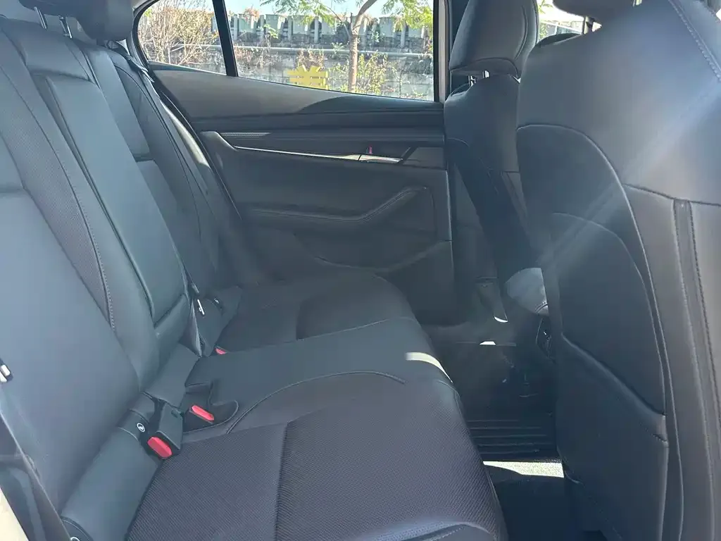 Mazda 3 Axela 2023 из CN, фото 9