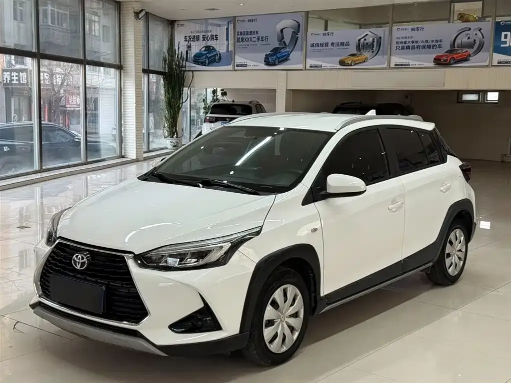 Toyota Yaris L — фото 2