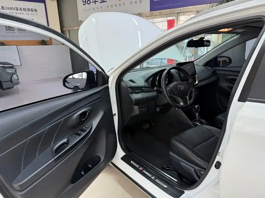 Toyota Yaris L — фото 7