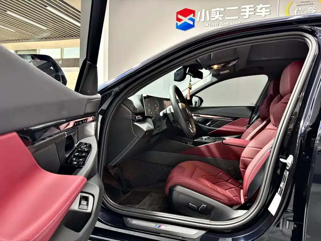 BMW 5 Series 2025 из CN, фото 8