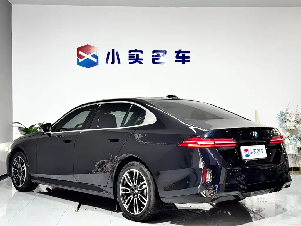 BMW 5 Series 2025 из CN, фото 9