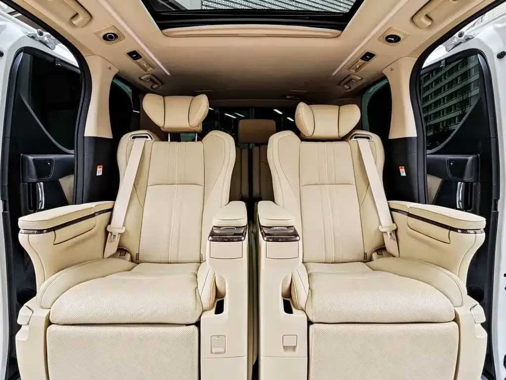 Toyota Alphard 2023 из CN, фото 3