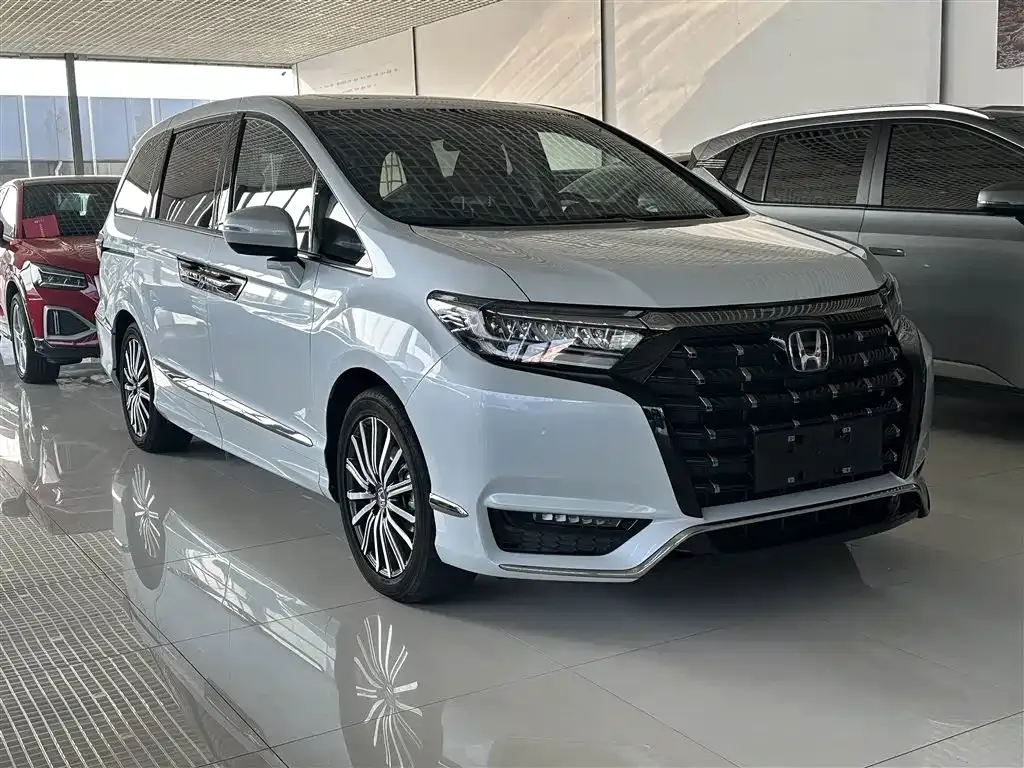 Honda Elysion 2024 из CN, фото 7
