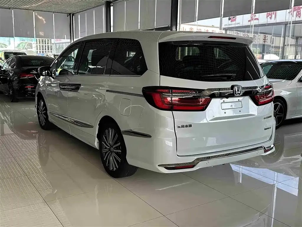 Honda Elysion 2024 из CN, фото 9