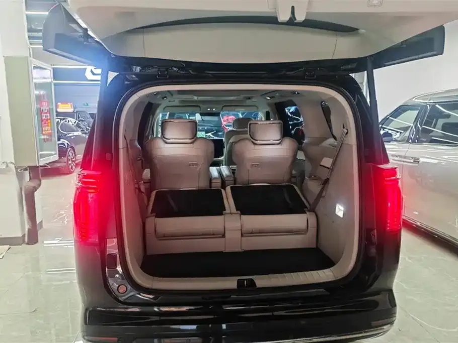 Volvo EM90 2024 из CN, фото 6