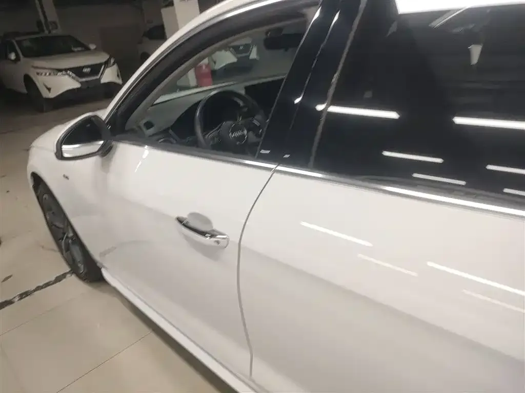 Audi A4L 2022 из CN, фото 2