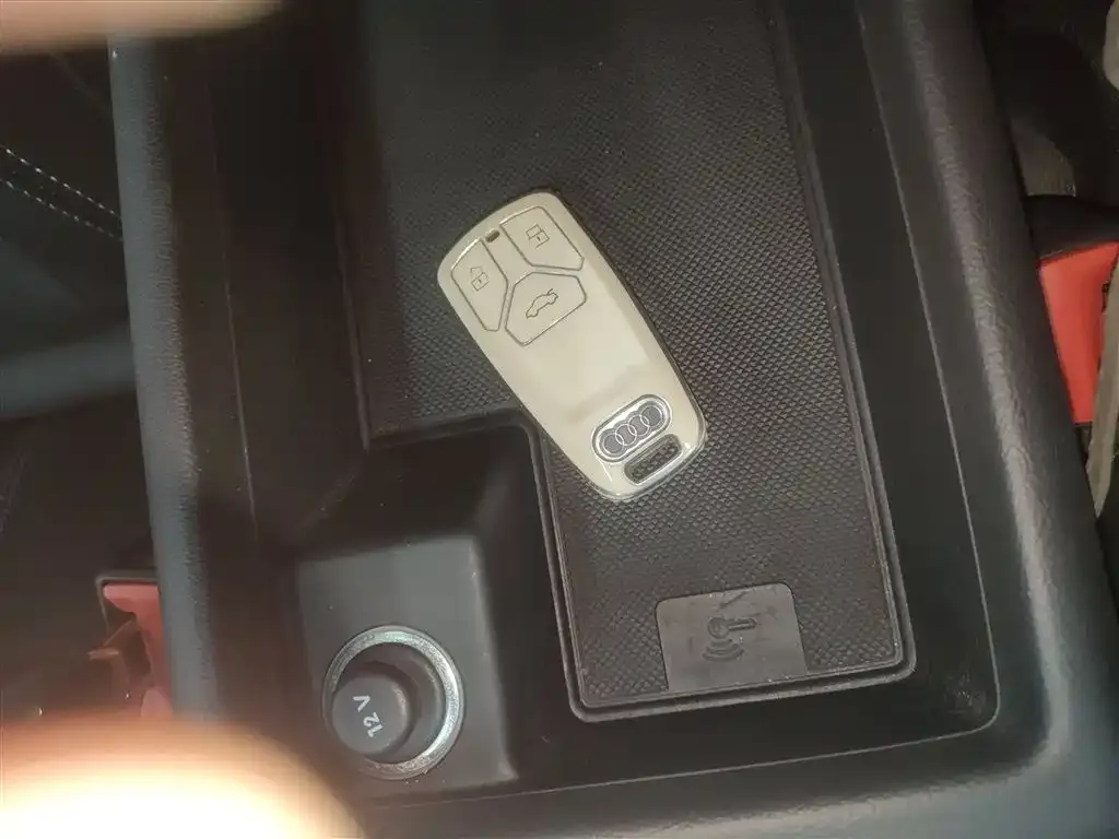 Audi A4L 2022 из CN, фото 10