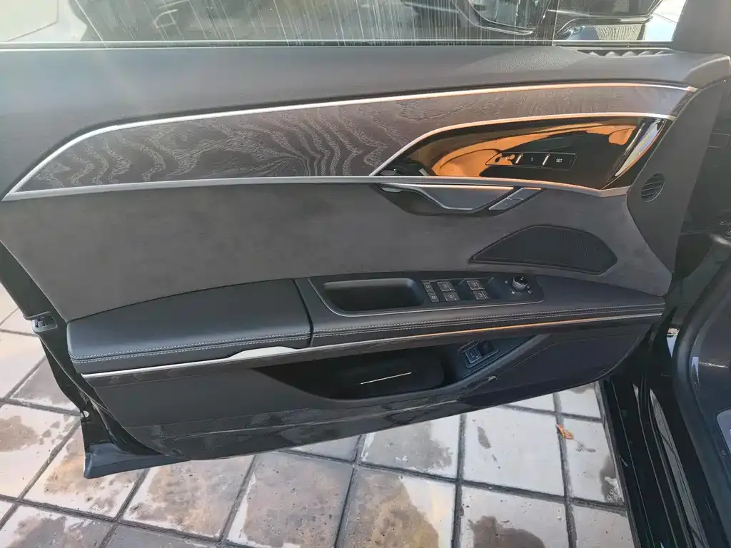 Audi A8 2023 из CN, фото 5
