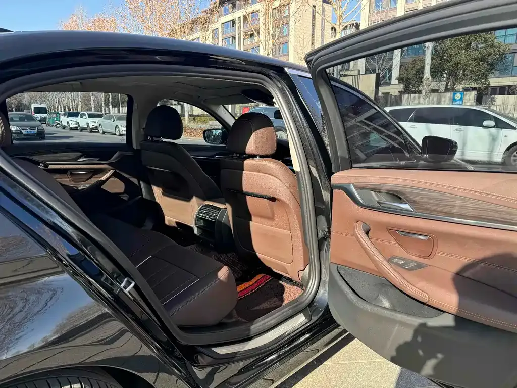 BMW 5 Series New Energy — фото 10