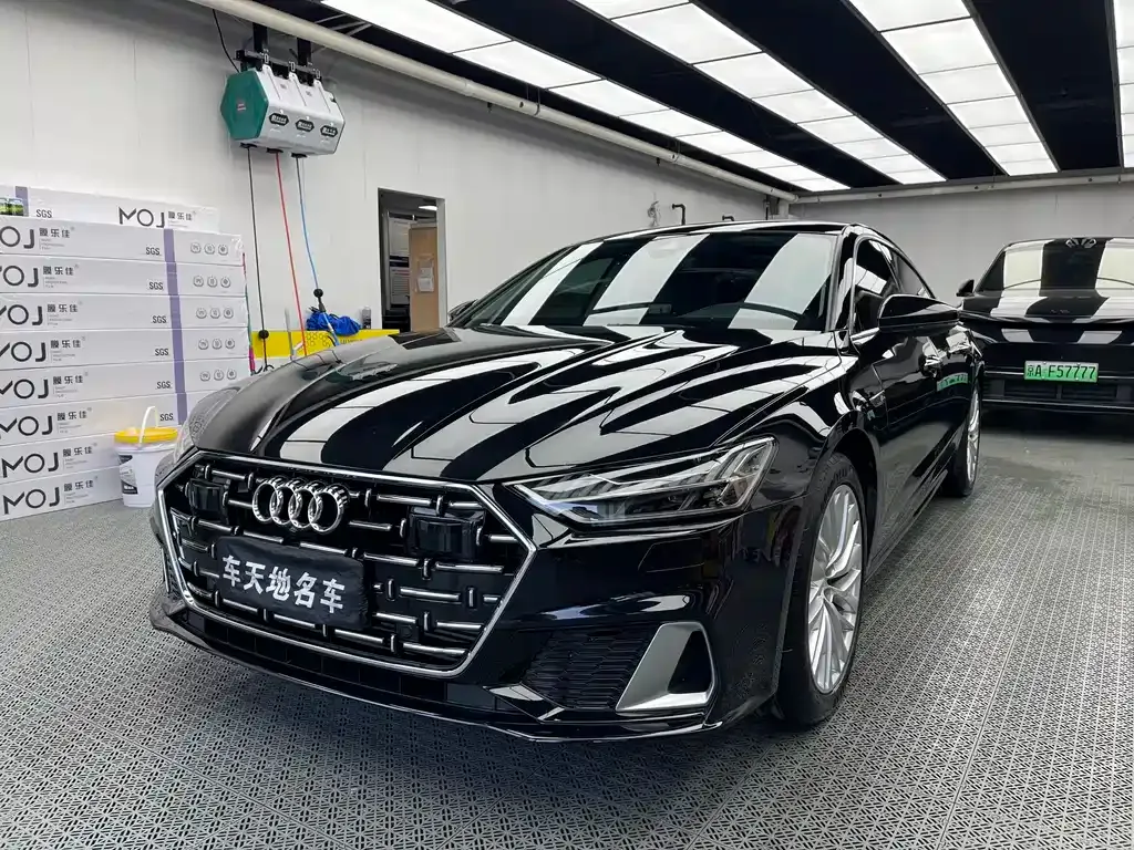 Audi A7L 2023 из CN, фото 1