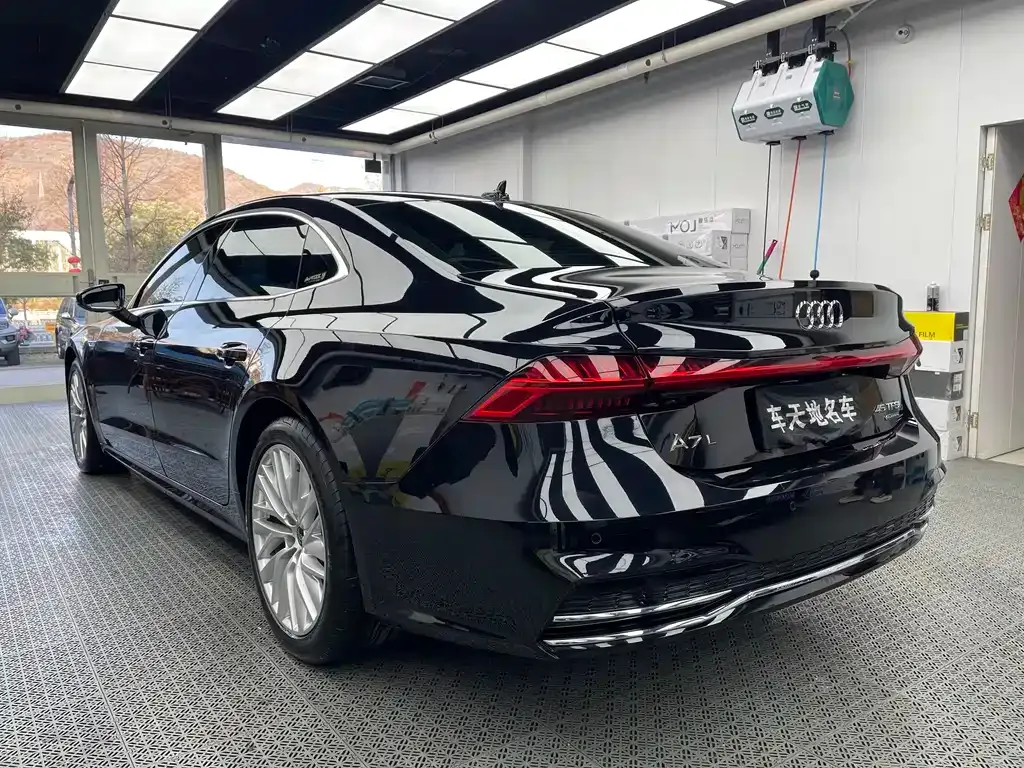 Audi A7L 2023 из CN, фото 7