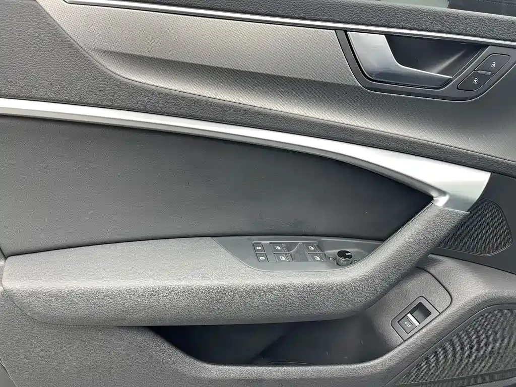 Audi A7L 2023 из CN, фото 9