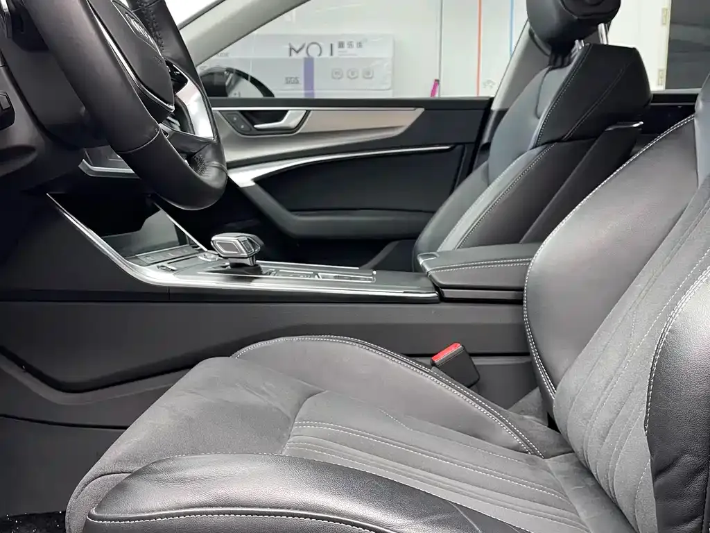 Audi A7L 2023 из CN, фото 6