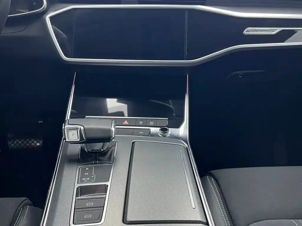 Audi A7L 2023 из CN, фото 2