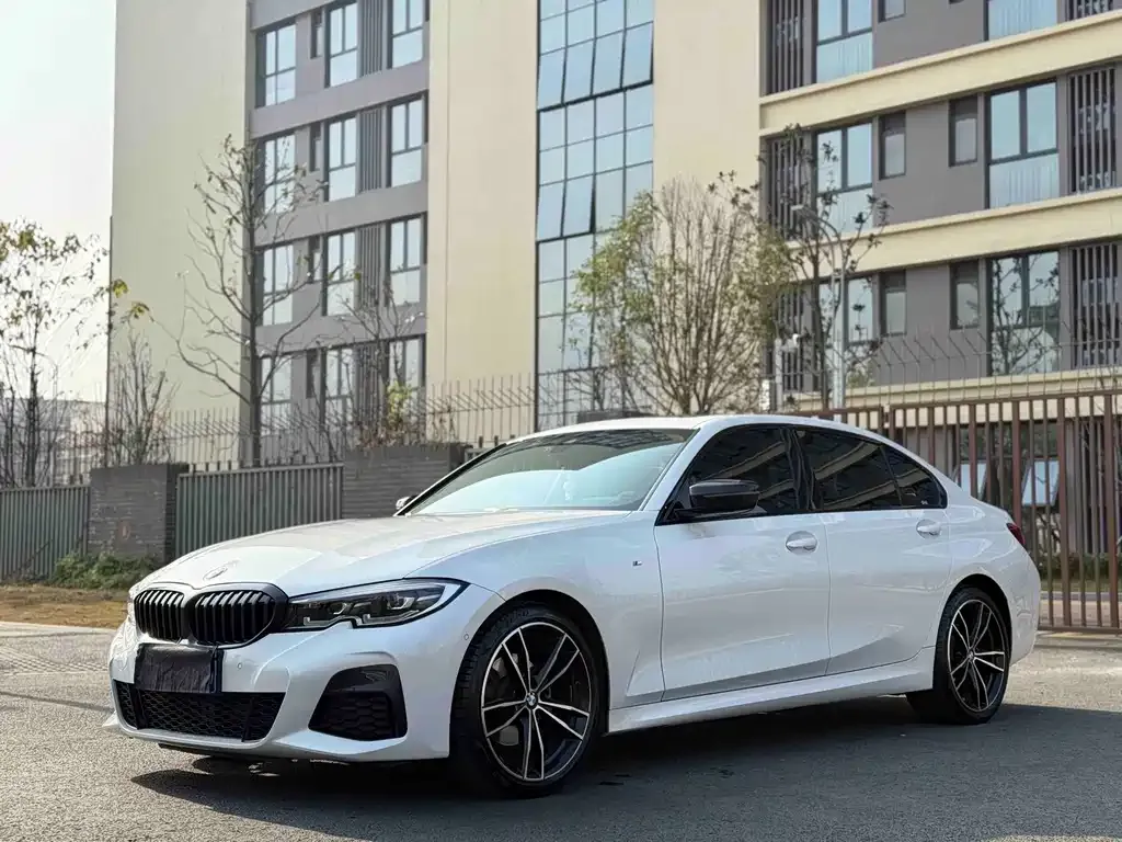 BMW 3 Series 2022 из CN, фото 1