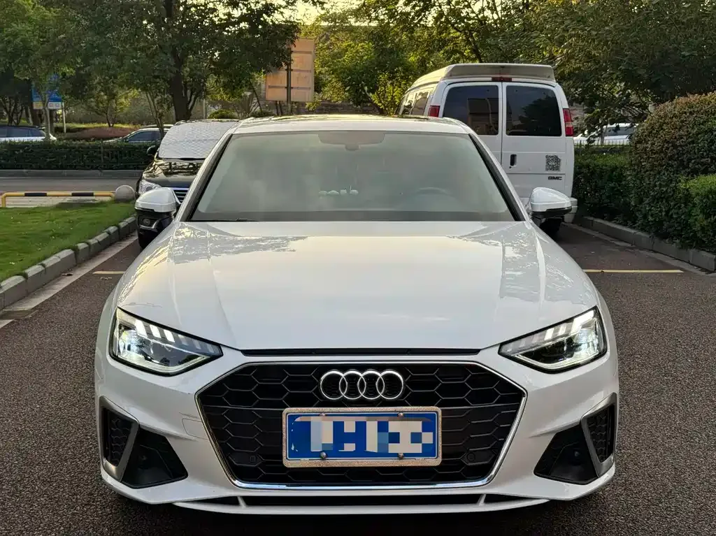 Audi A4L 2021 из CN, фото 2