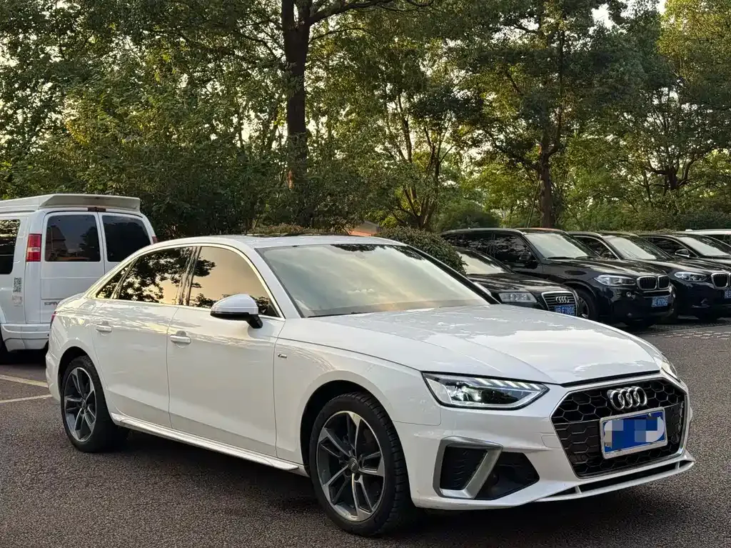 Audi A4L 2021 из CN, фото 3