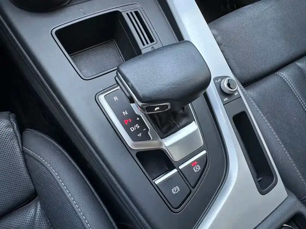Audi A4L 2021 из CN, фото 9