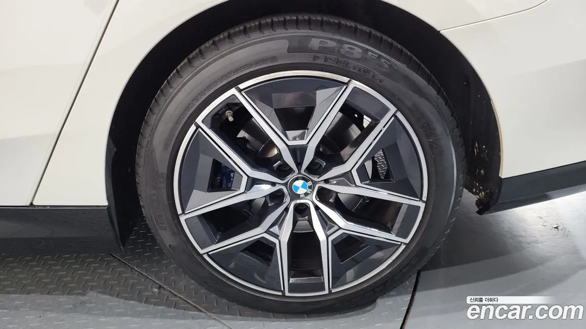 BMW 5-Series 2024 из KR, фото 5