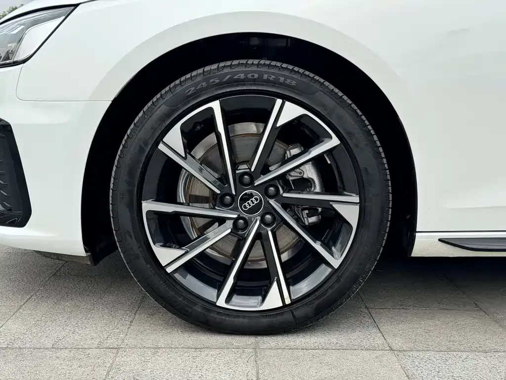 Audi A4L 2023 из CN, фото 7