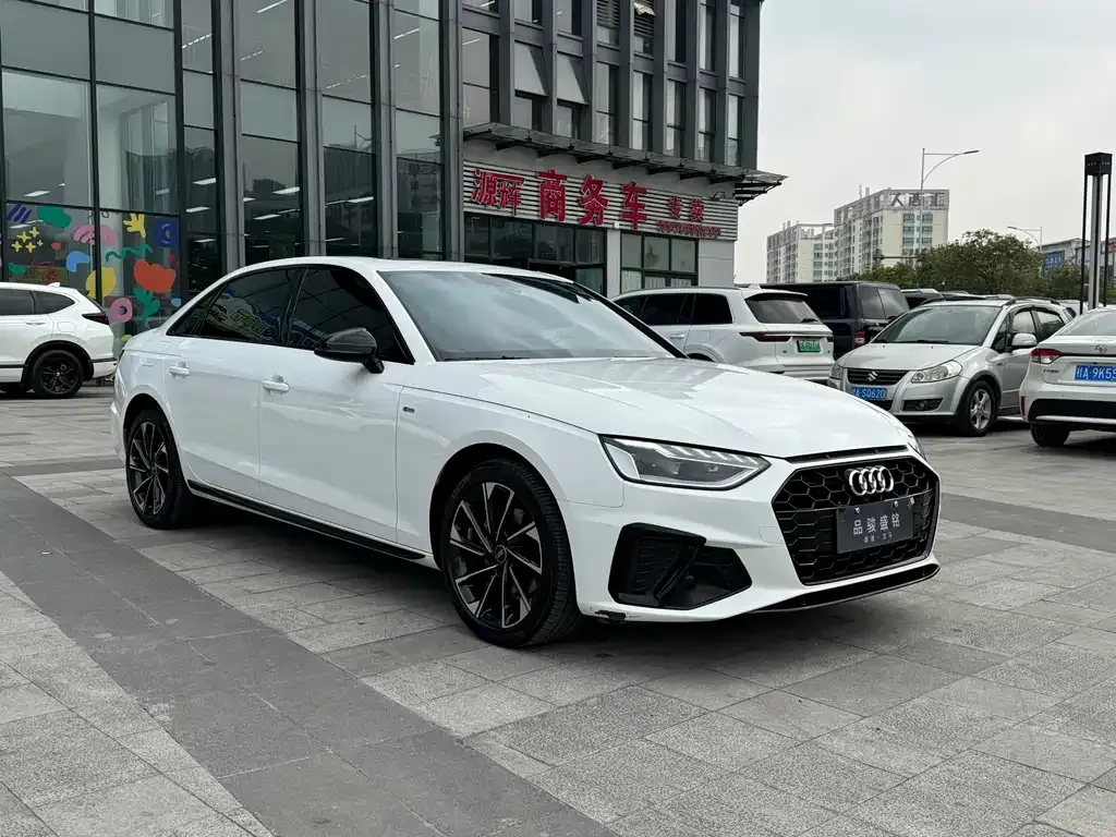 Audi A4L 2023 из CN, фото 4