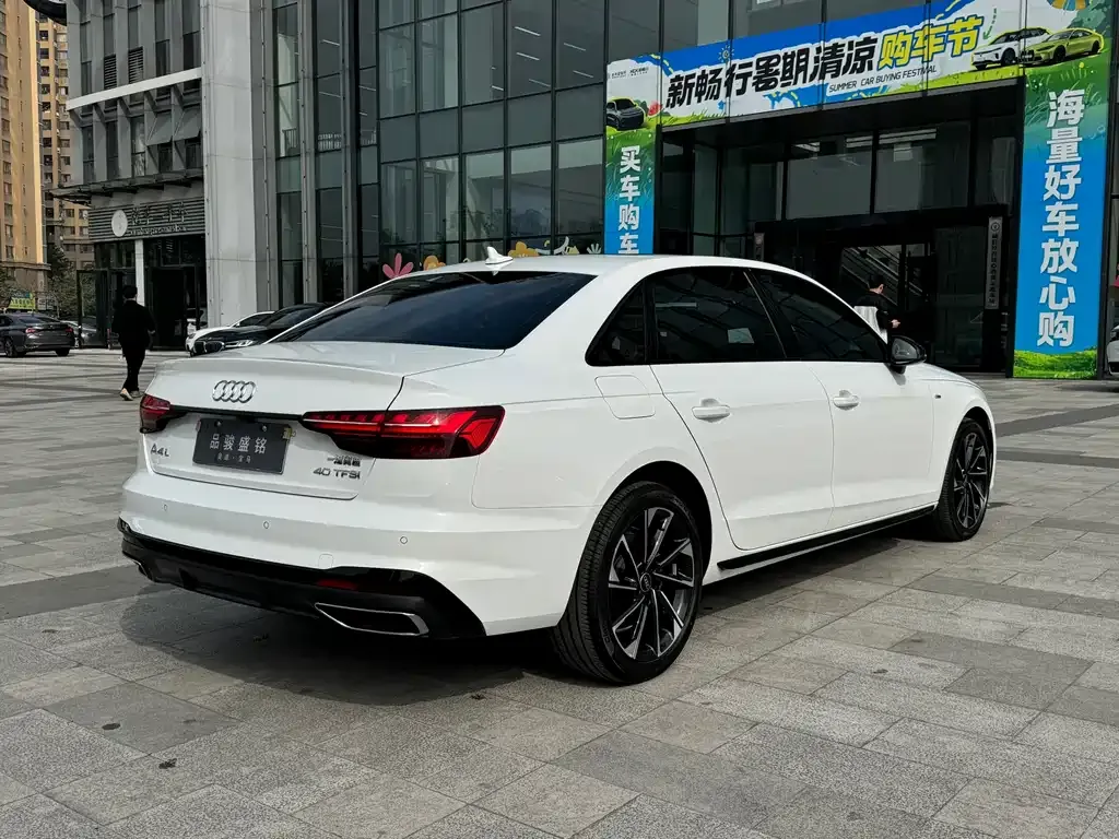 Audi A4L 2023 из CN, фото 9