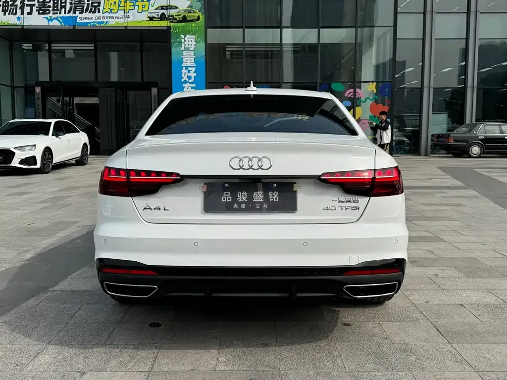 Audi A4L 2023 из CN, фото 10