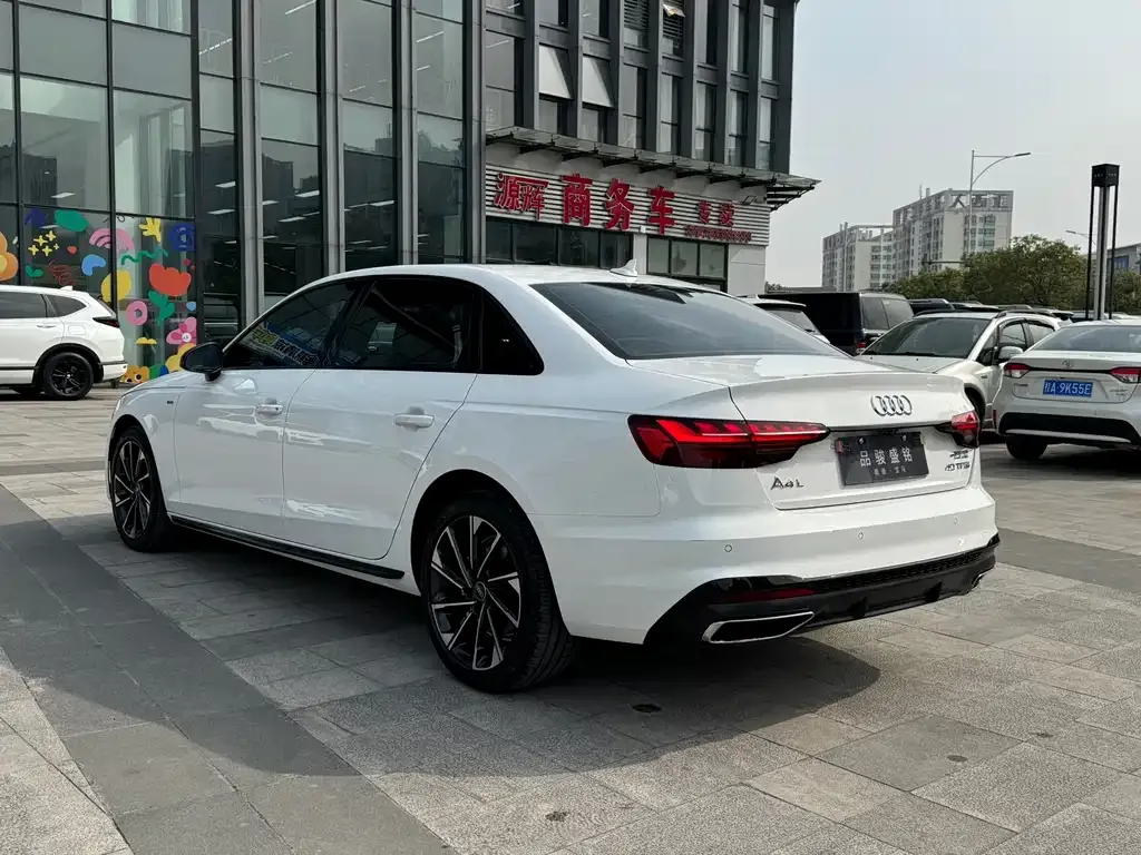 Audi A4L 2023 из CN, фото 5