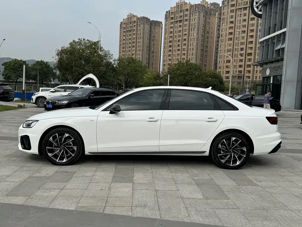 Audi A4L 2023 из CN, фото 8
