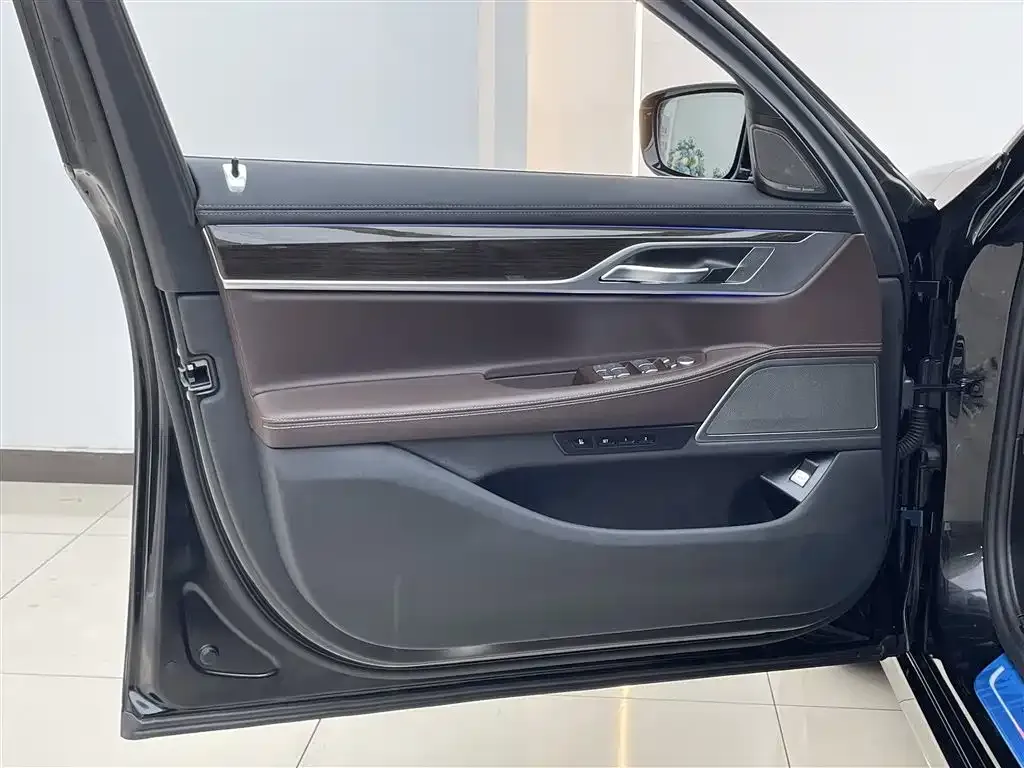 BMW 7 Series 2022 из CN, фото 8