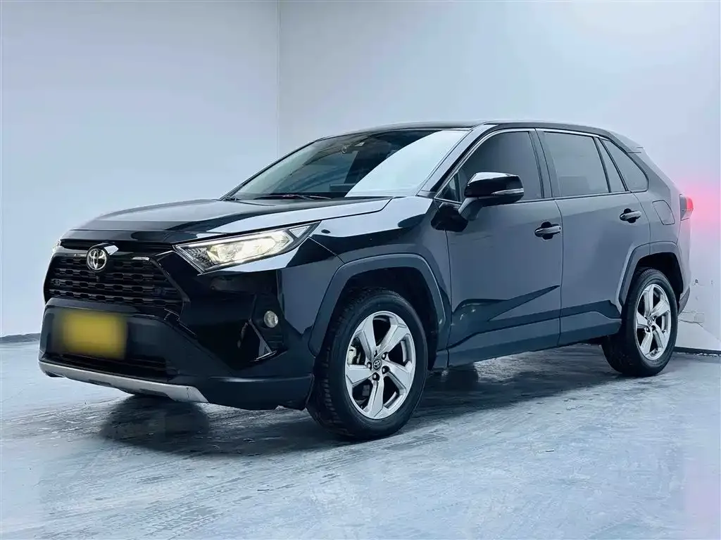 Toyota RAV4 2023 из CN, фото 1