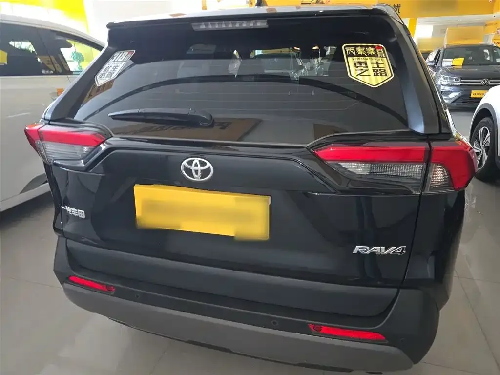 Toyota RAV4 2023 из CN, фото 6