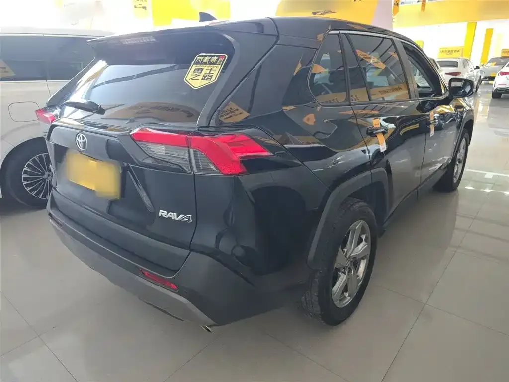 Toyota RAV4 2023 из CN, фото 4