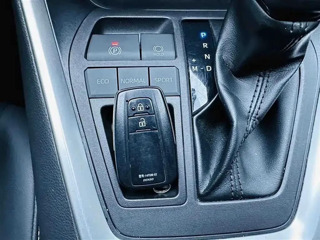 Toyota RAV4 2023 из CN, фото 10