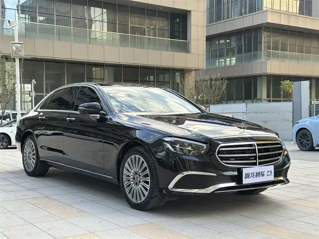 Mercedes-Benz E-Class — фото 2
