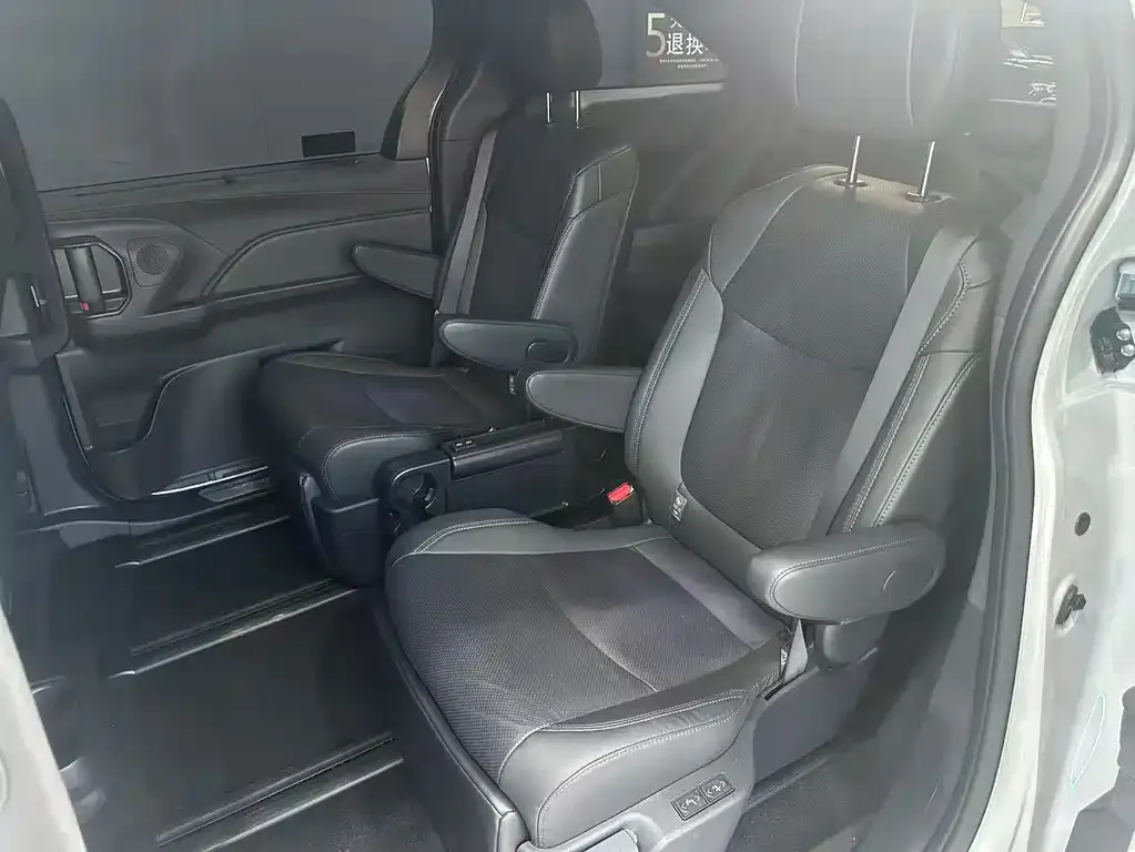 Toyota Sienna 2024 из CN, фото 8