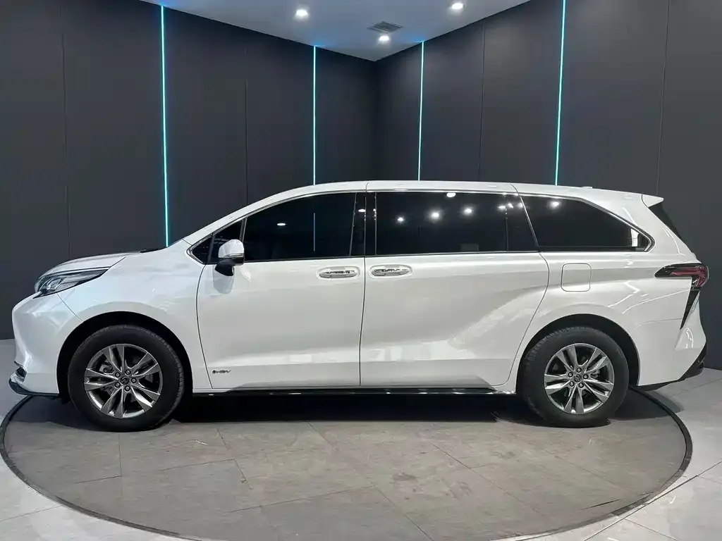 Toyota Sienna 2024 из CN, фото 6