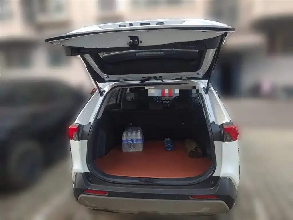 Toyota RAV4 — фото 6
