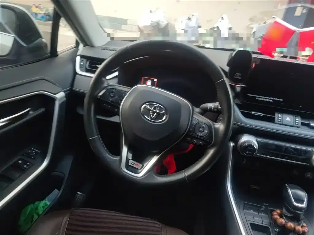 Toyota RAV4 — фото 9