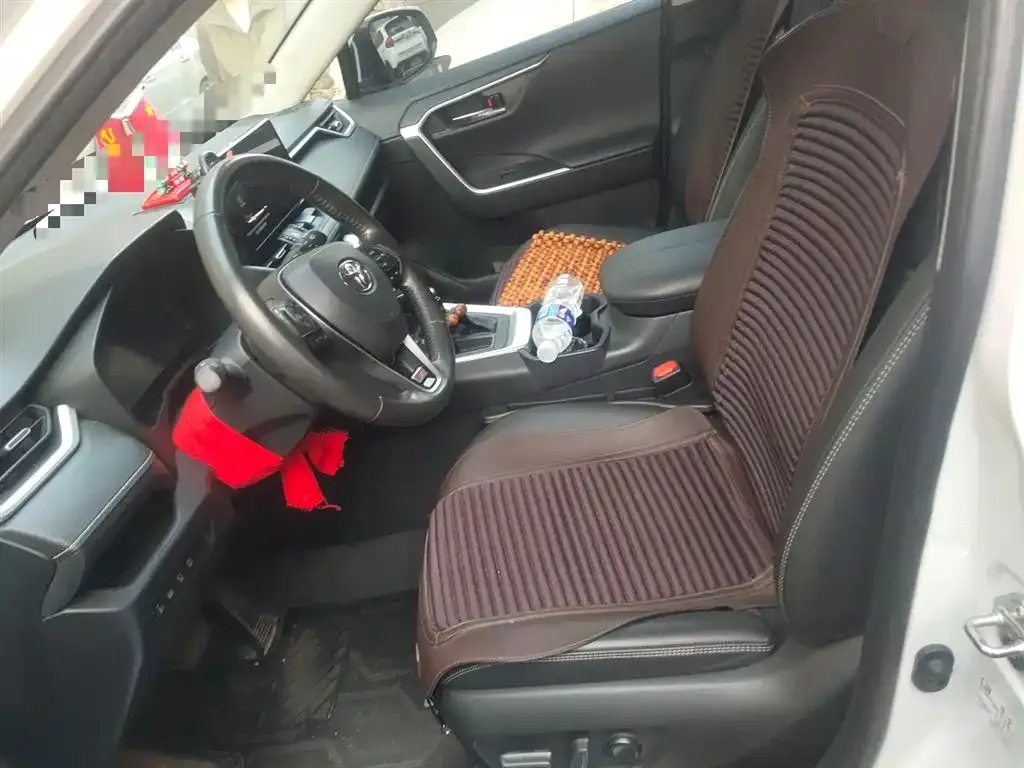 Toyota RAV4 — фото 10