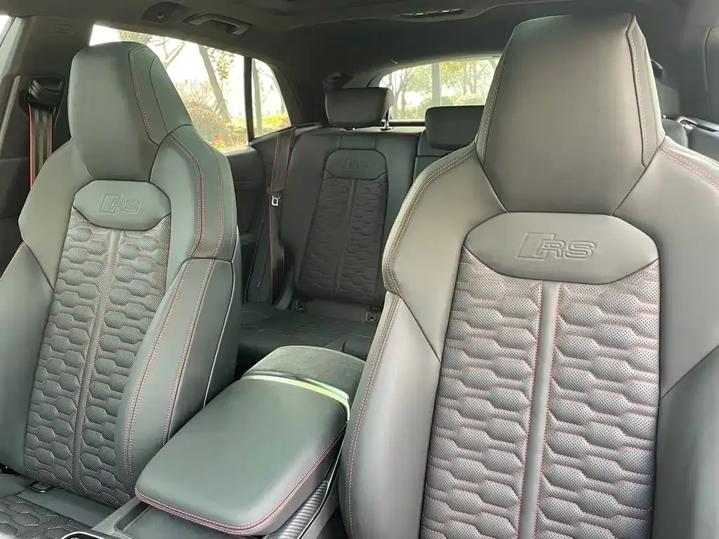 Audi RS Q8 2024 из CN, фото 3