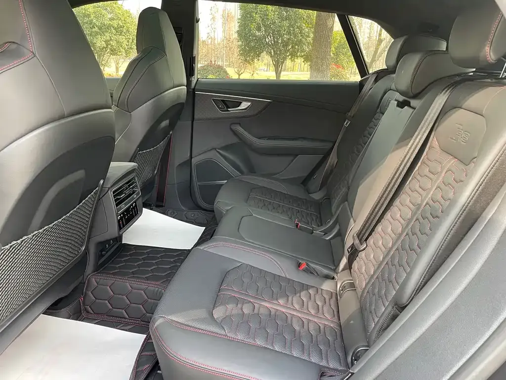 Audi RS Q8 2024 из CN, фото 8