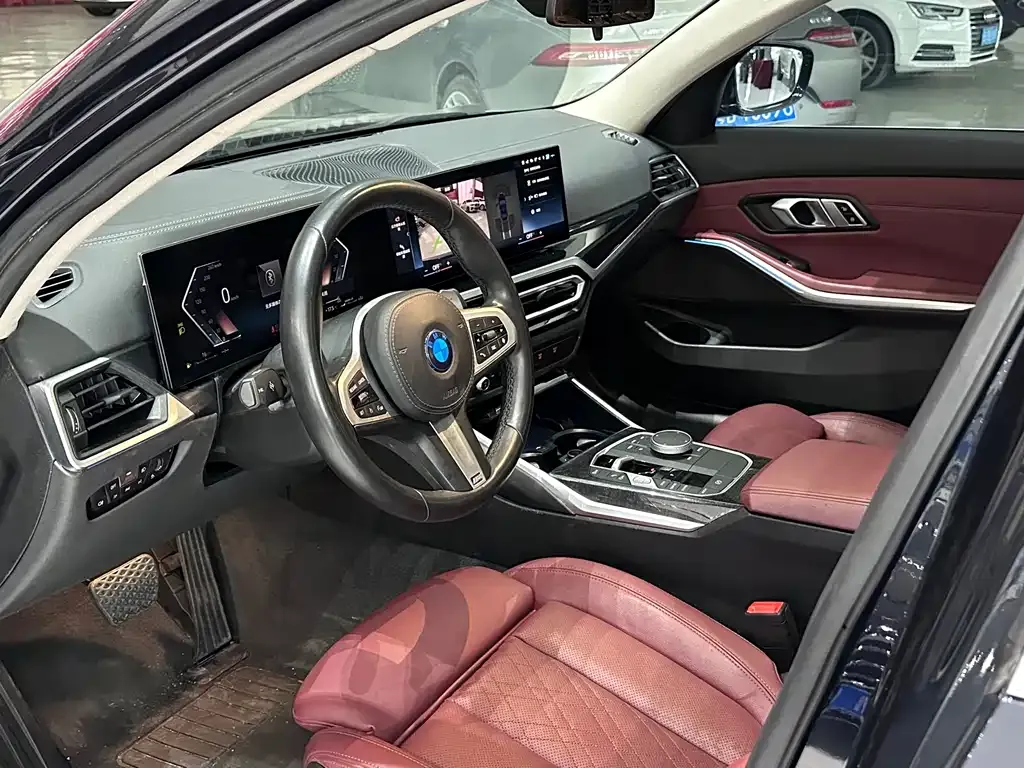 BMW 3 Series 2023 из CN, фото 2