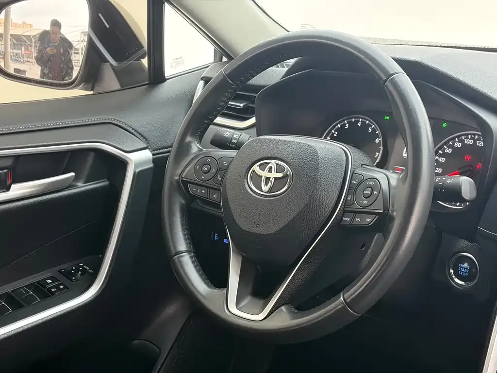 Toyota Wildlander 2023 из CN, фото 3