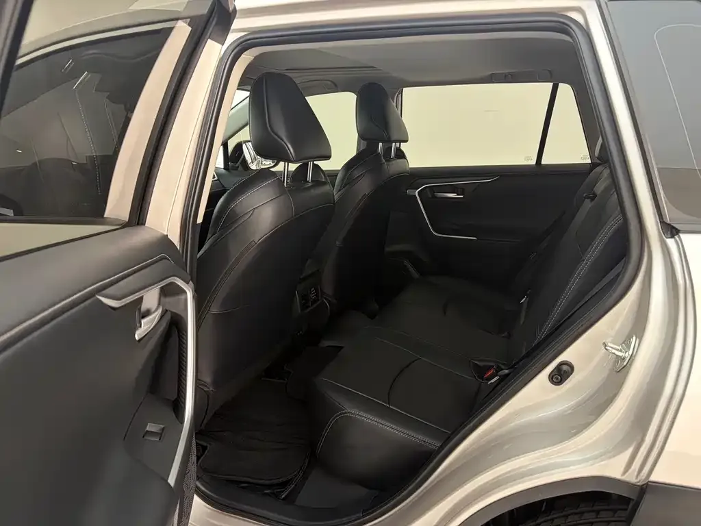 Toyota Wildlander 2023 из CN, фото 6